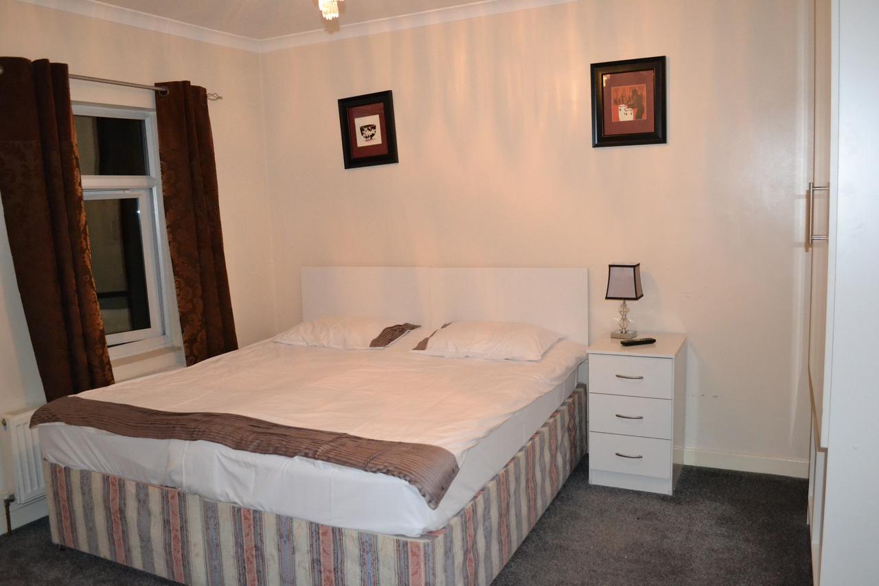 Annie'S Guest House Фарнбъро Екстериор снимка