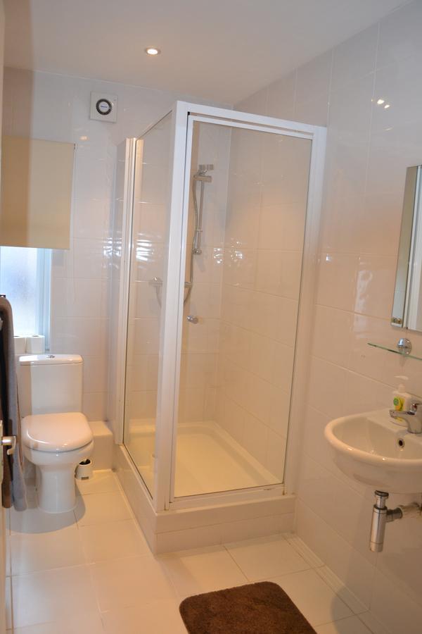 Annie'S Guest House Фарнбъро Екстериор снимка