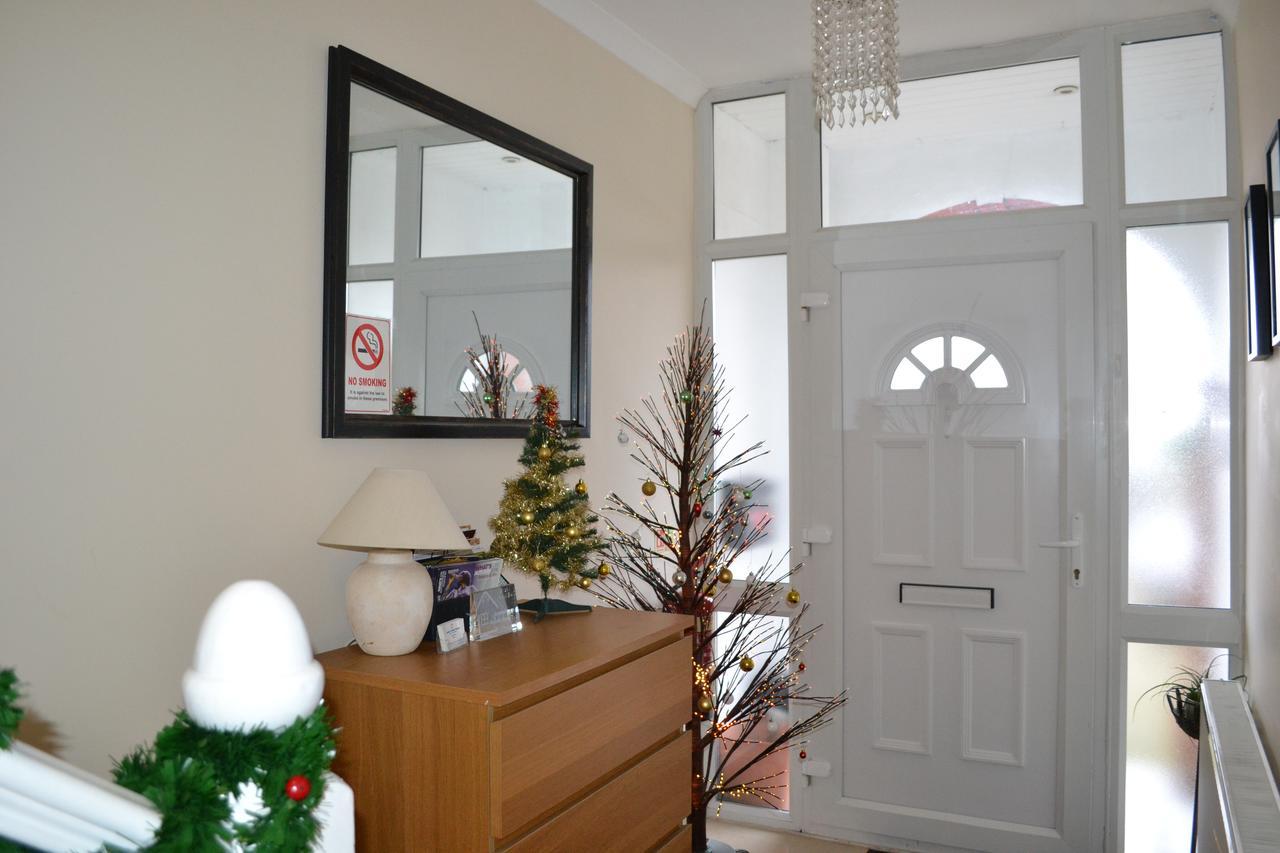Annie'S Guest House Фарнбъро Екстериор снимка