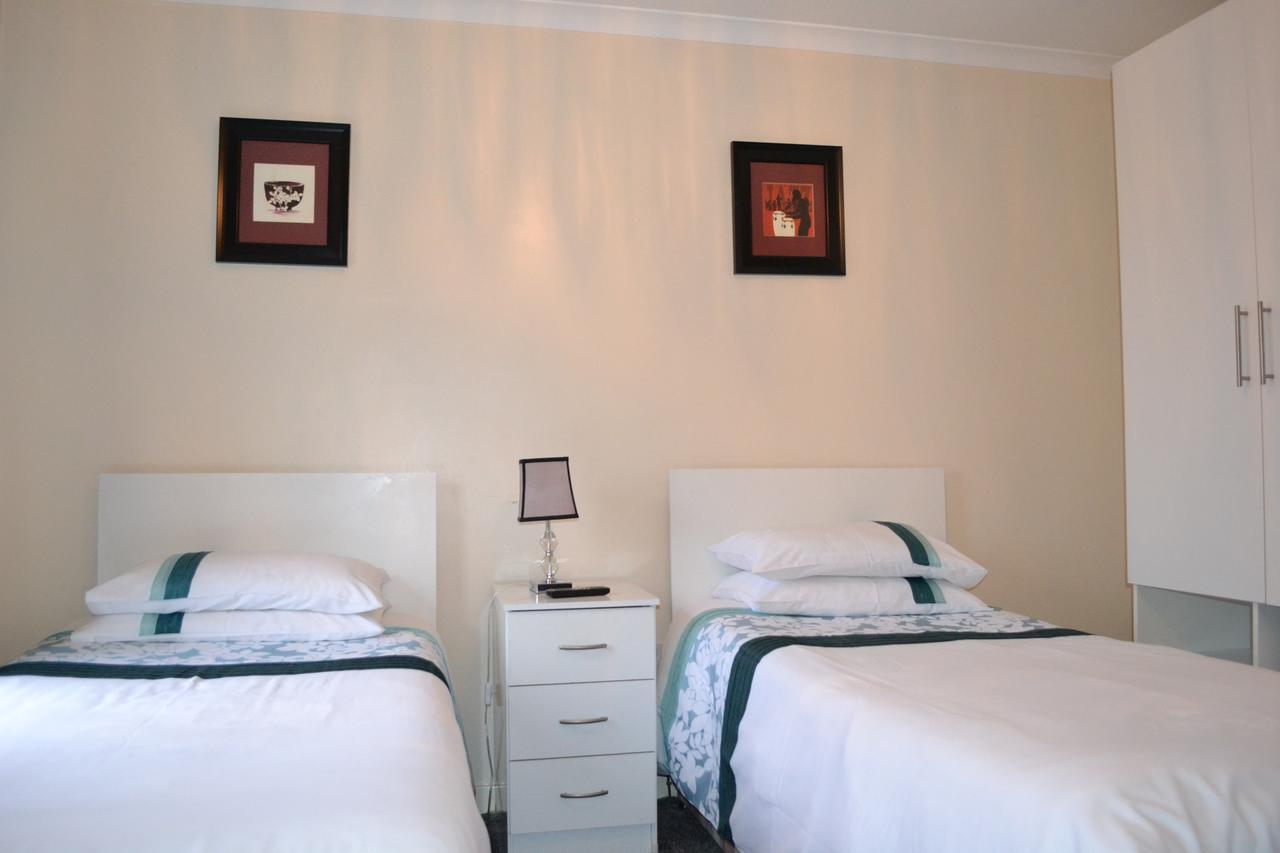 Annie'S Guest House Фарнбъро Екстериор снимка