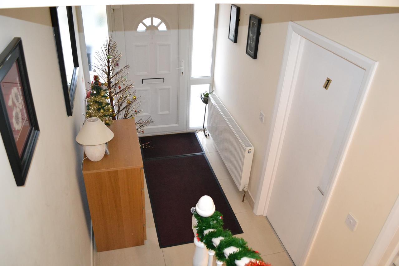 Annie'S Guest House Фарнбъро Екстериор снимка